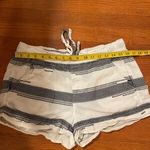 Lou & Grey textured cotton shorts*Womens size Small